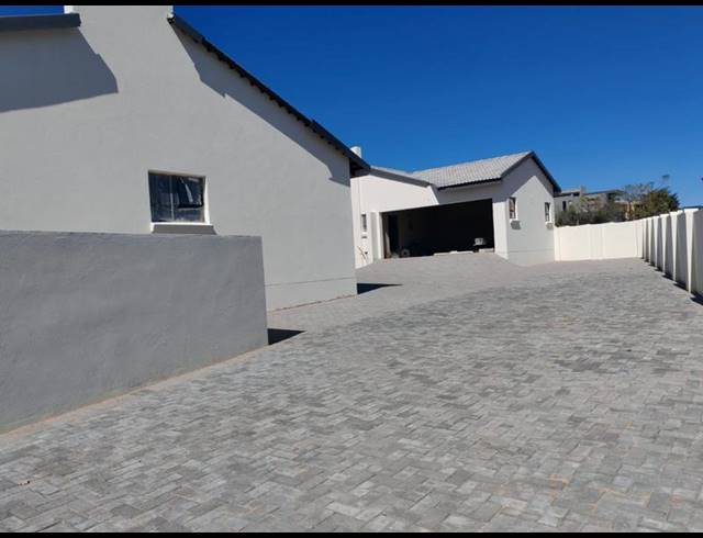 3 BEDROOM TOWNHOUSE FOR SALE IN CELTIC MEADOWS